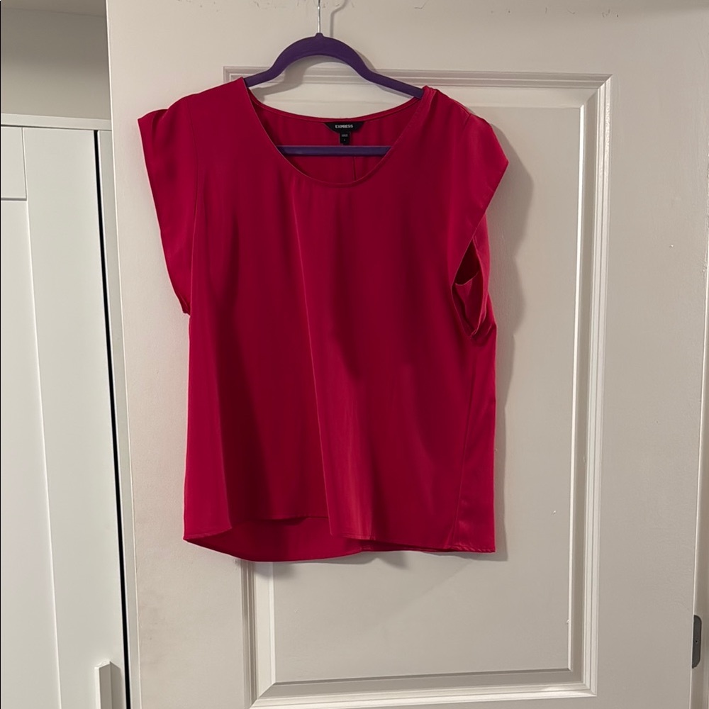 Express pink blouse with crew neck and cap sleeves